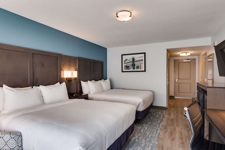 Room 33 of 48