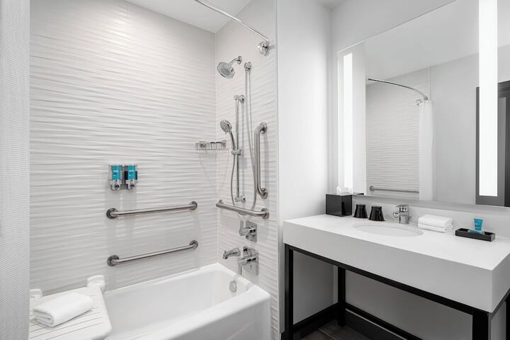 Room 14 of 28