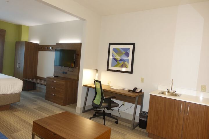 Room 13 of 22