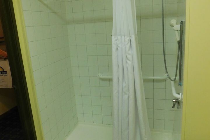 Room 16 of 41
