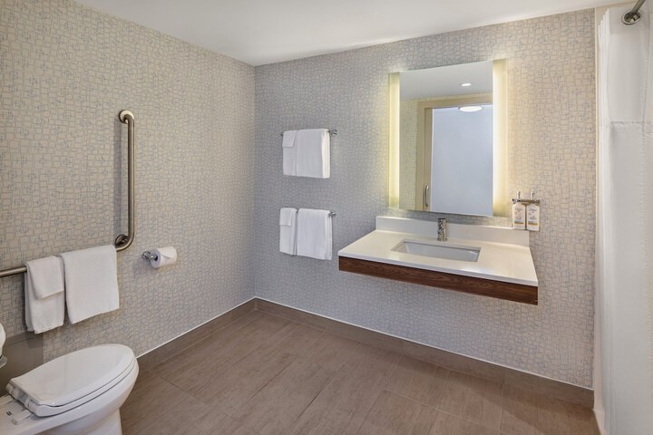 Holiday Inn Express Toronto - Downtown by IHG