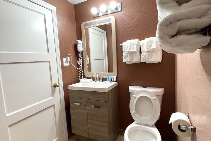 Room 107 of 155