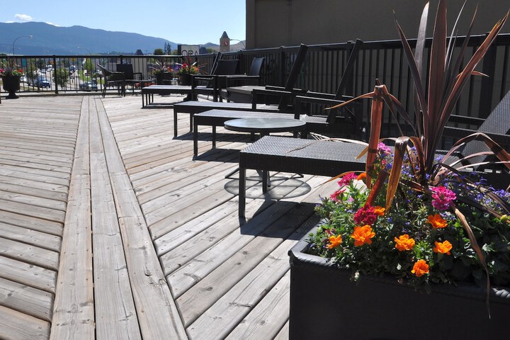 Prestige Vernon Hotel