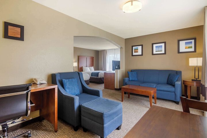 Comfort Inn & Suites Pittsburg KS