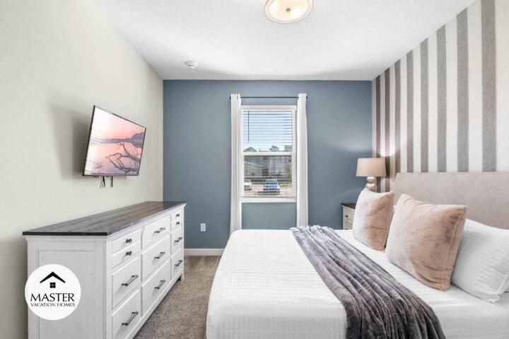 Bedrooms 5 Bathrooms Storey Lake 2885 SC
