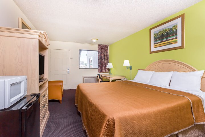 Room 7 of 14