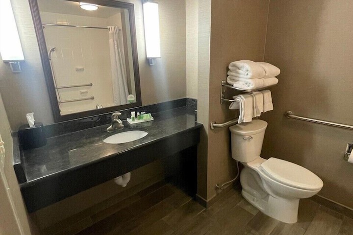 Room 20 of 95