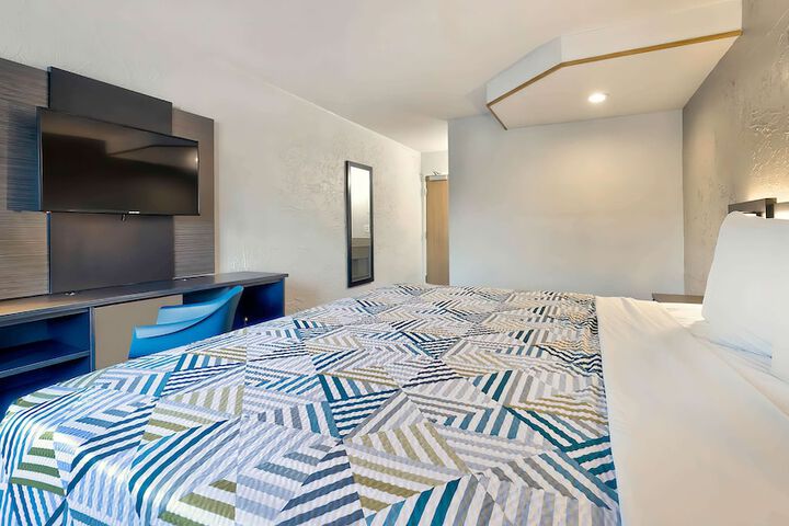 Room 32 of 36