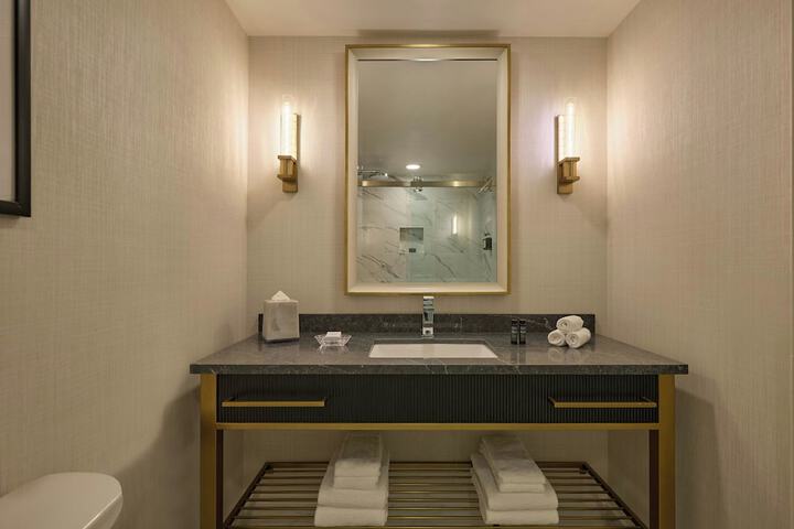 The Henry Hotel Autograph Collection