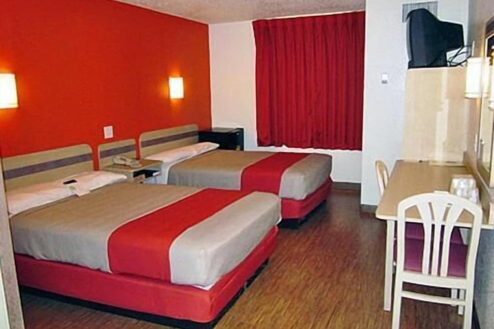 Room 25 of 27