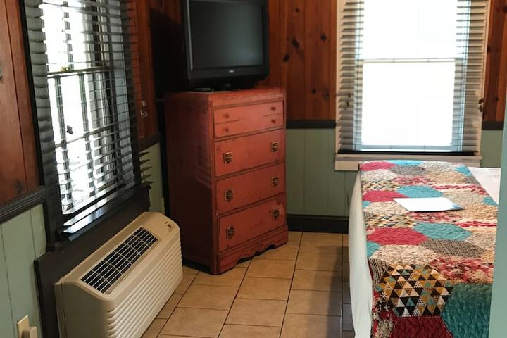 The Riverside Lodge at Chimney Rock