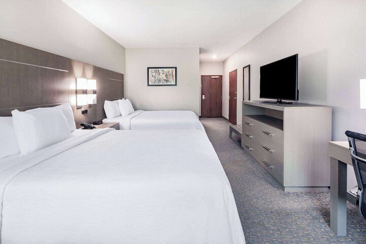 La Quinta Inn & Suites by Wyndham Jackson / Cape Girardeau