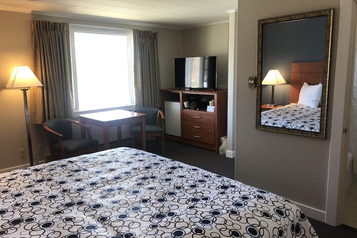 Room 16 of 18