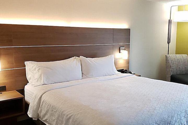 Room 15 of 33