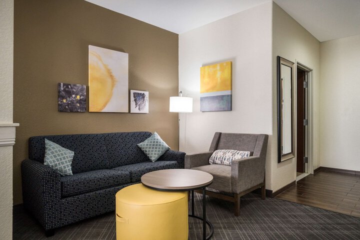 Comfort Inn & Suites Victoria North