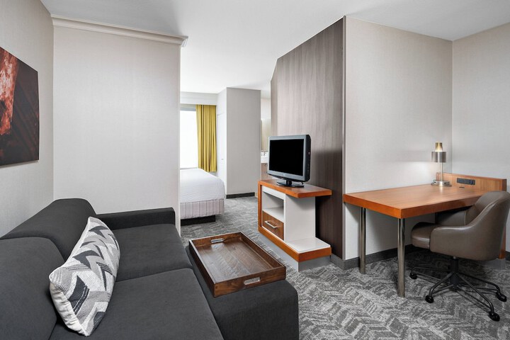 Room 10 of 24