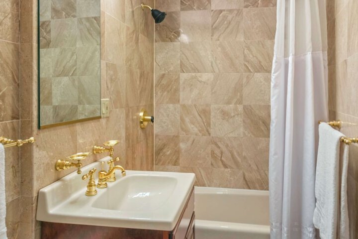 Robert Treat Hotel