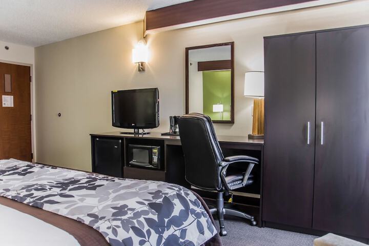 Room 21 of 33