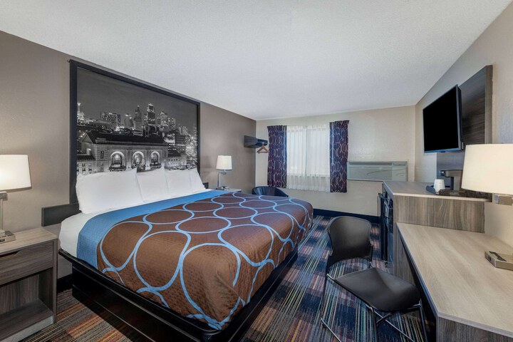 Room 27 of 38