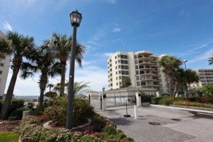 Waterview Towers Yacht Club by Holiday Isle