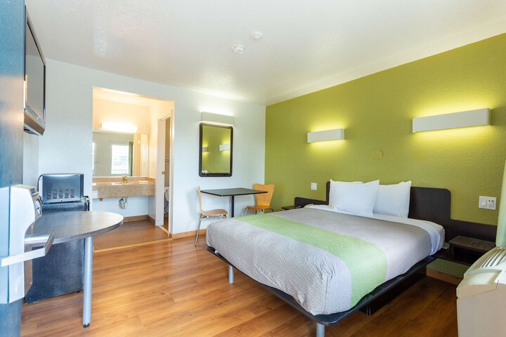 Room 18 of 34