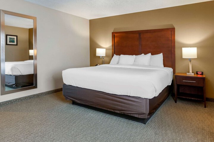 Room 30 of 47