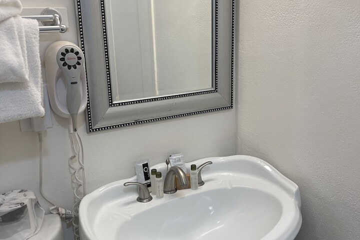 Room 18 of 27