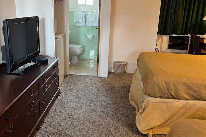 Room 14 of 16