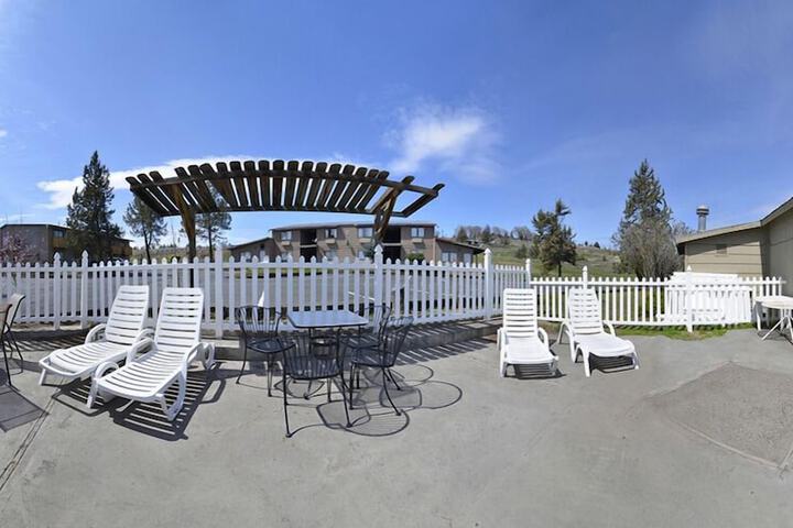 Econo Lodge Inn & Suites Madras