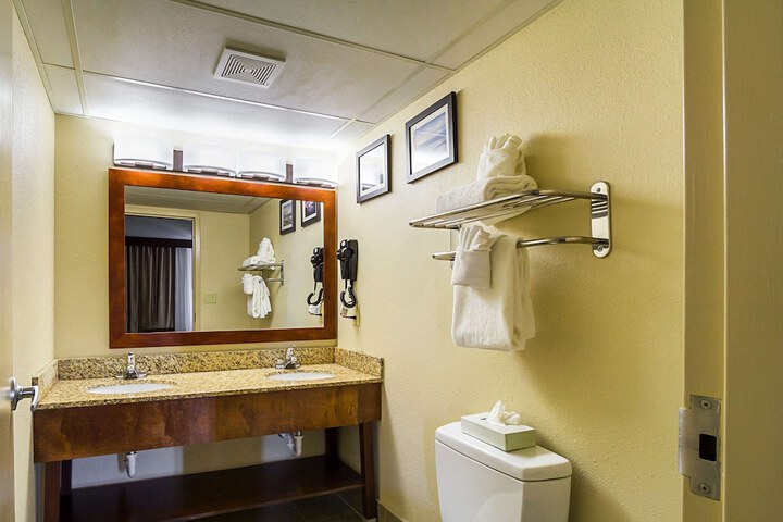 Room 12 of 25