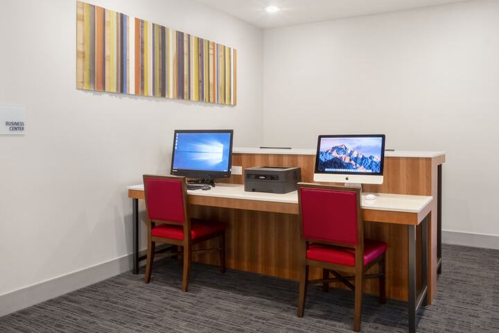 Holiday Inn Express and Suites Newton by IHG