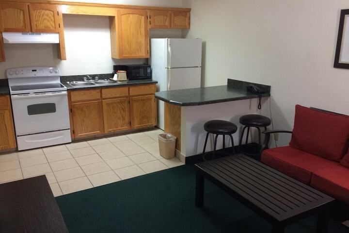 Travel Inn & Suites