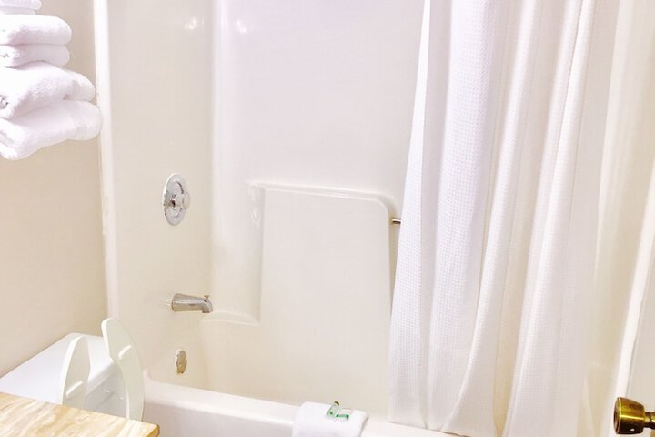 Room 10 of 18