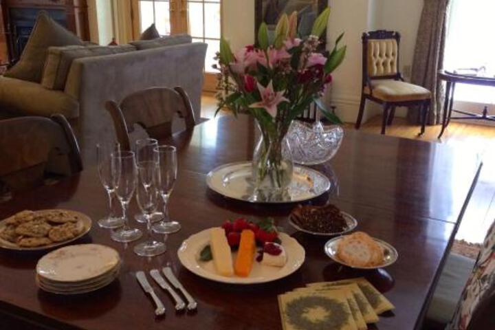 THE BLACKINTON MANOR