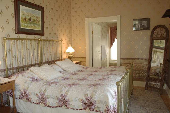 Room 100 of 115