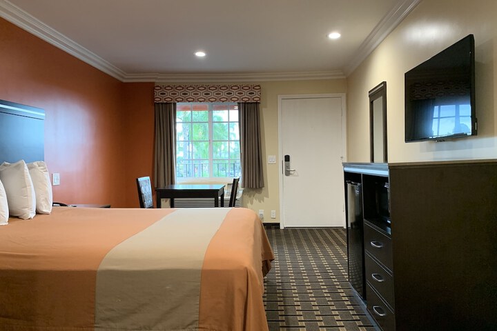 Ontario Inn & Suites