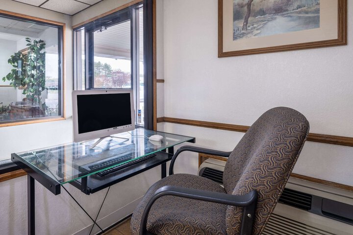 Business Center 39 of 40