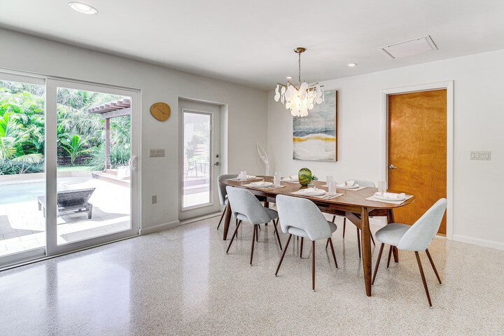 Private Oasis w / Pool: Walk to Melbourne Beach!