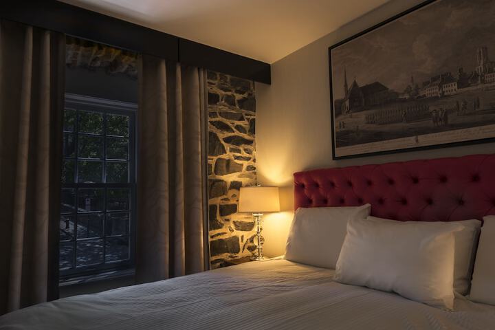 Room 10 of 42