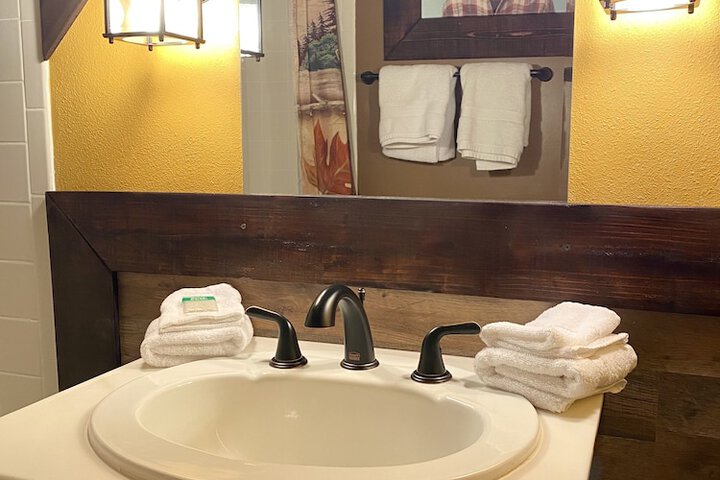 Moosehead Lodge & Cabins