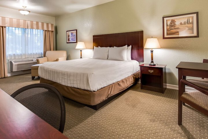 Best Western Plus Bayshore Inn