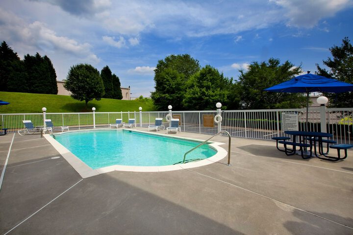 Pool 4 of 20