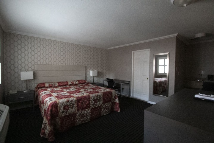 Room 12 of 34