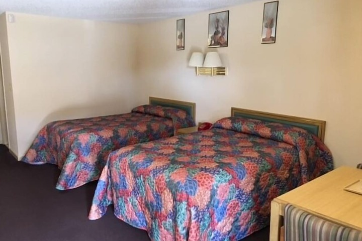 Room 8 of 10