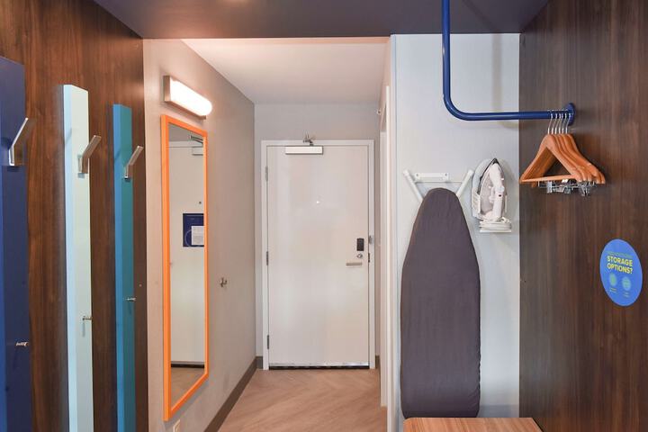 Room 25 of 40