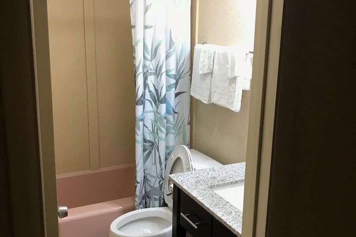 Room 6 of 16