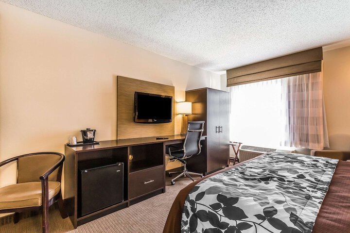 Room 27 of 61