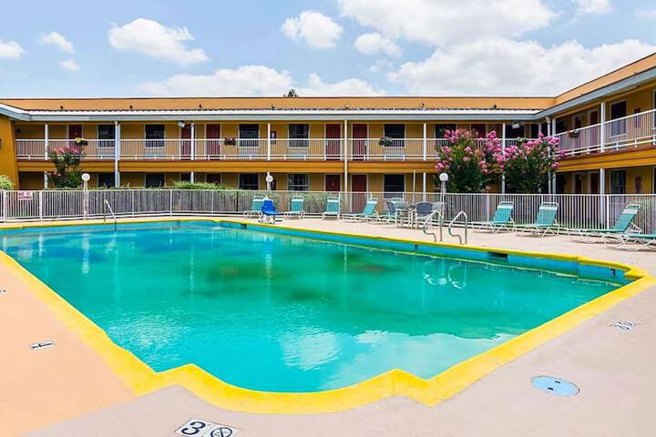 Pool 6 of 35