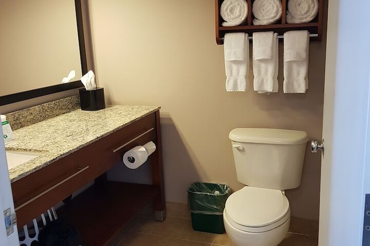 Room 17 of 28