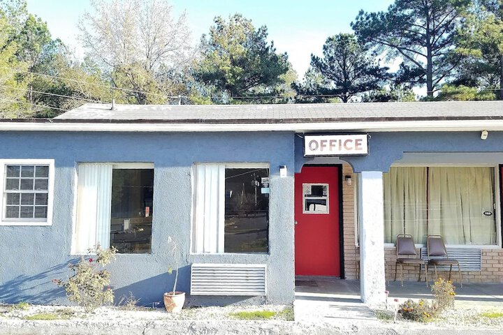 Roadway Inn